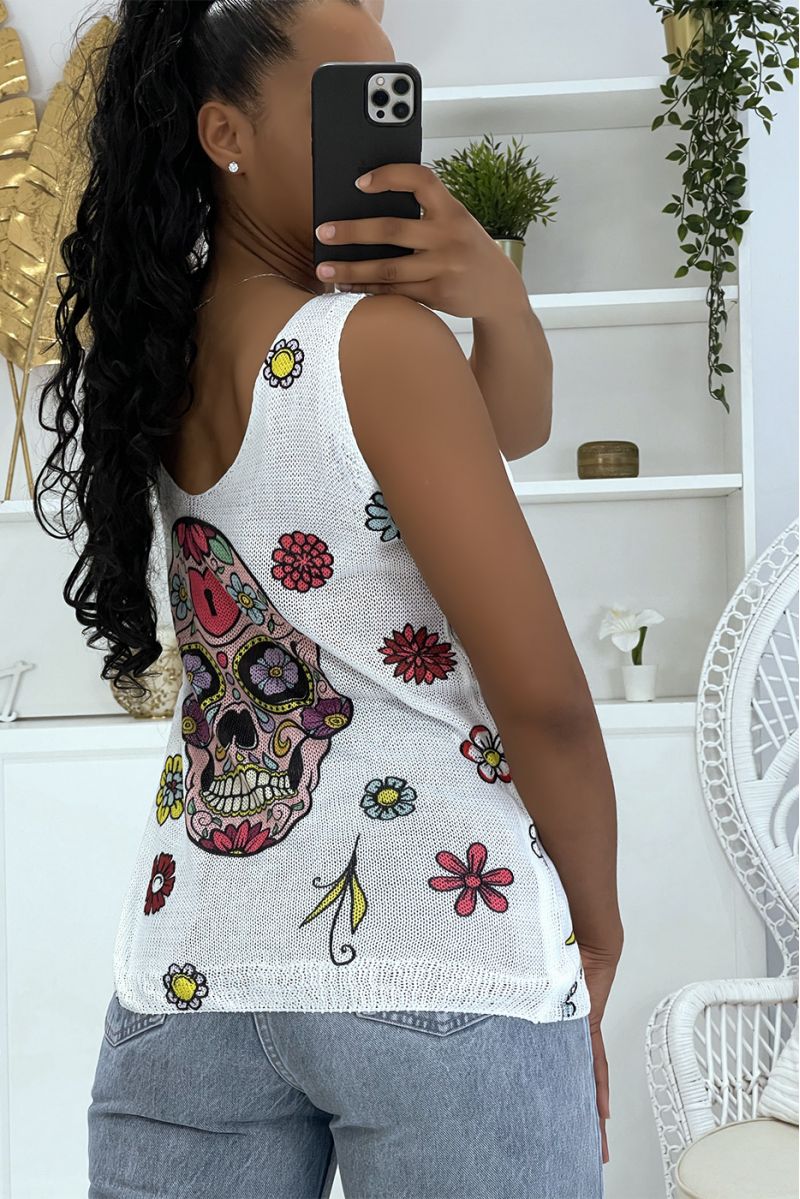 White knit V-neck tank top with floral print and calaveras - 2