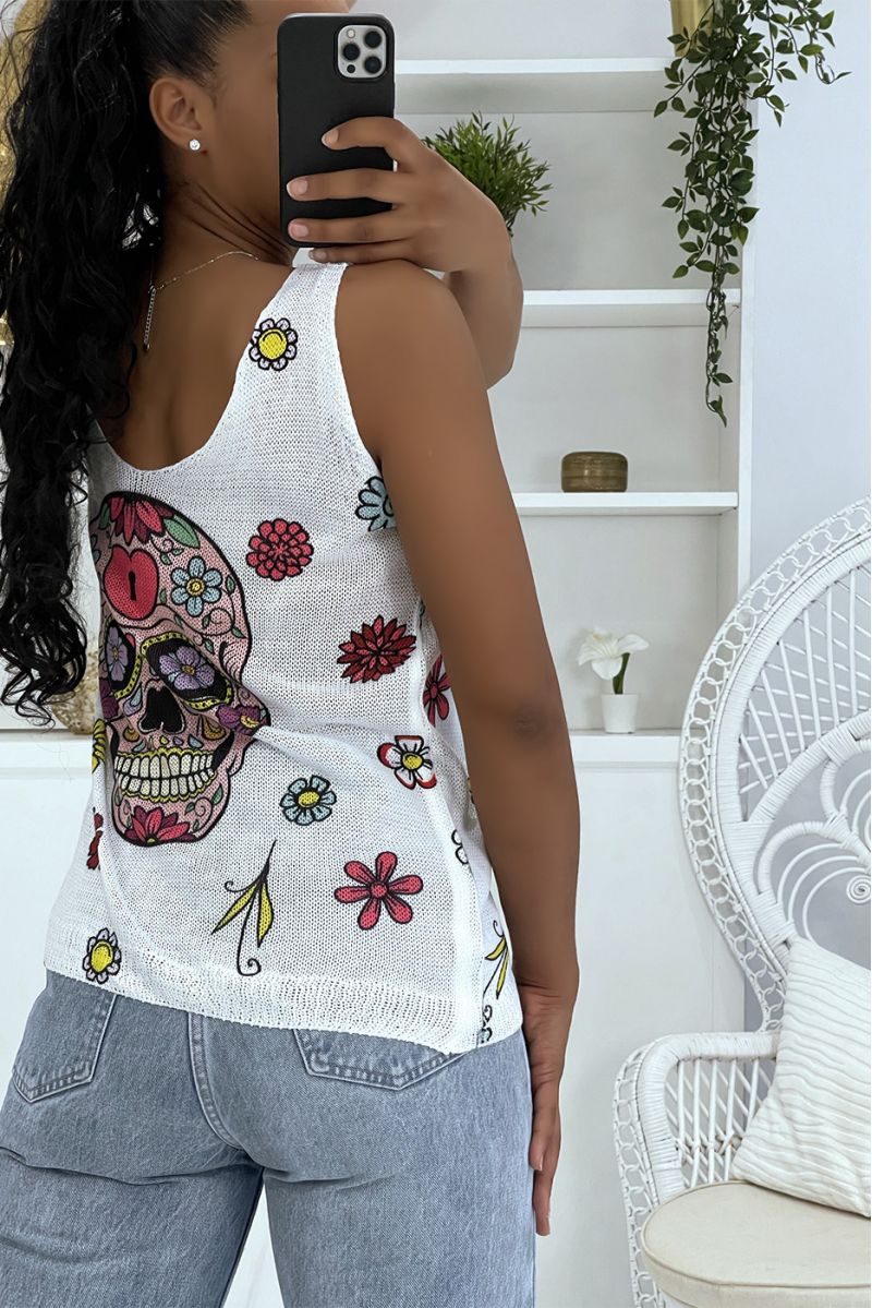 White knit V-neck tank top with floral print and calaveras - 3