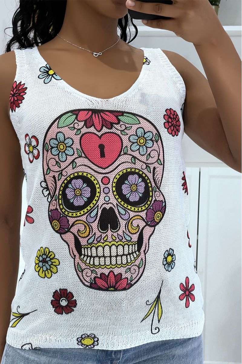 White knit V-neck tank top with floral print and calaveras - 4