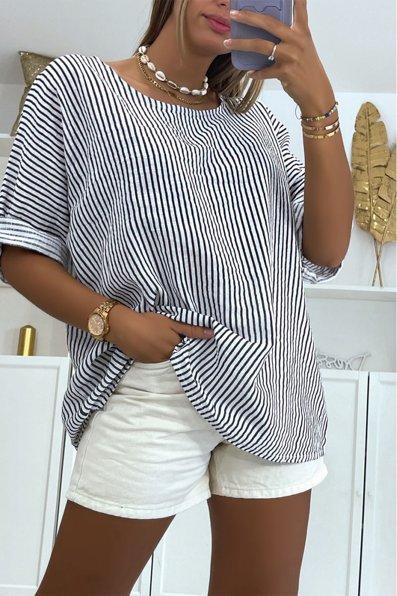Loose white top with stripes and timeless round neck adapts to all body types - 1