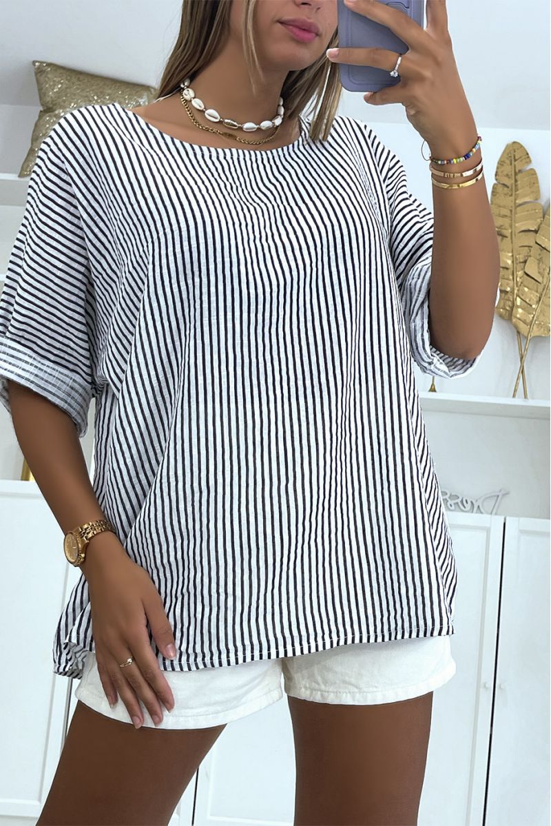 Loose white top with stripes and timeless round neck adapts to all body types - 3