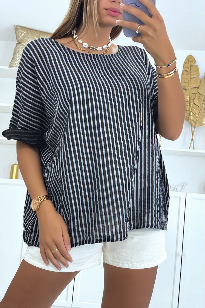 Loose black top with stripes and timeless round neck adapts to all body types - 1