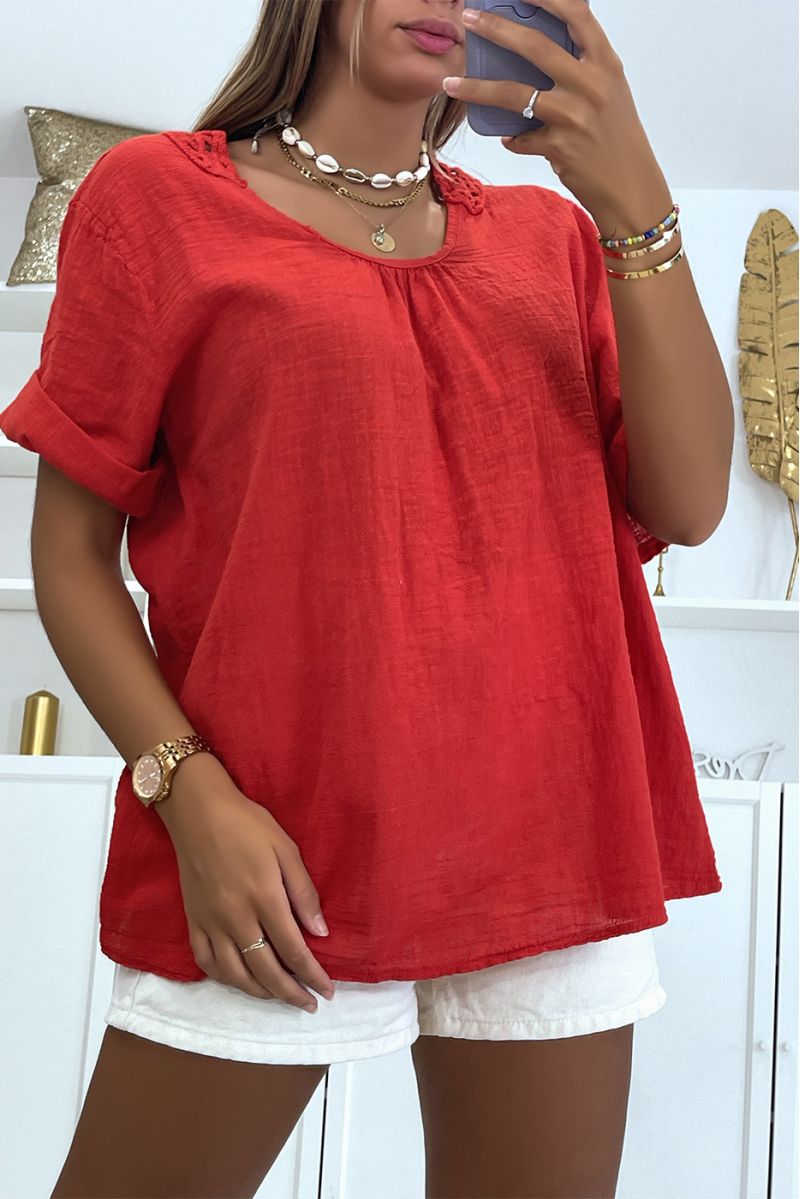 Haut ample en coton rouge avec magnifique dentelle au dos et col rond - 1