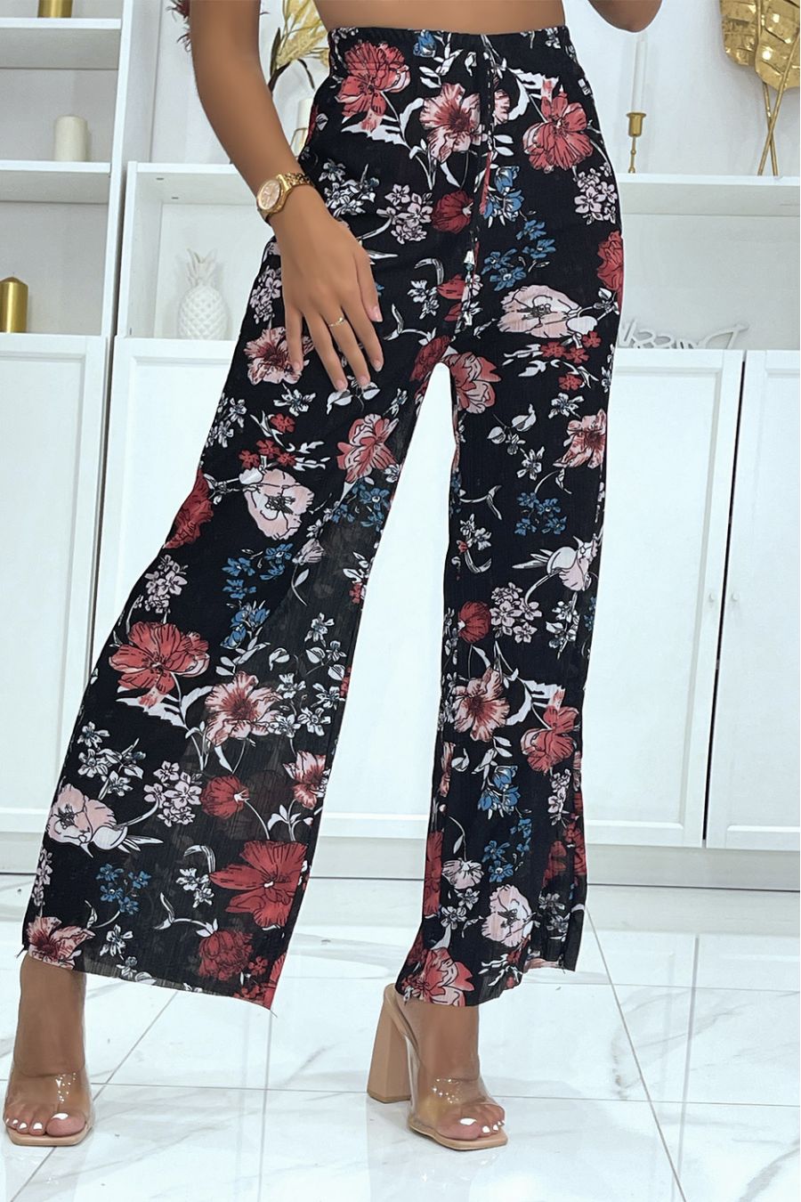 Black bell bottom pants with floral print and foliage fitted at the waist - 1