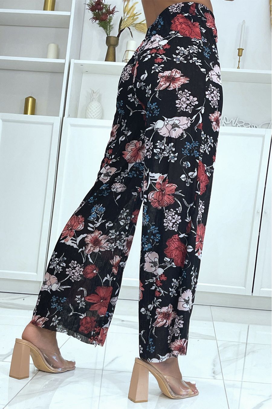 Pantalon patte d'éléphant noir à imprimé floral et feuillage cintrée à la taille - 3