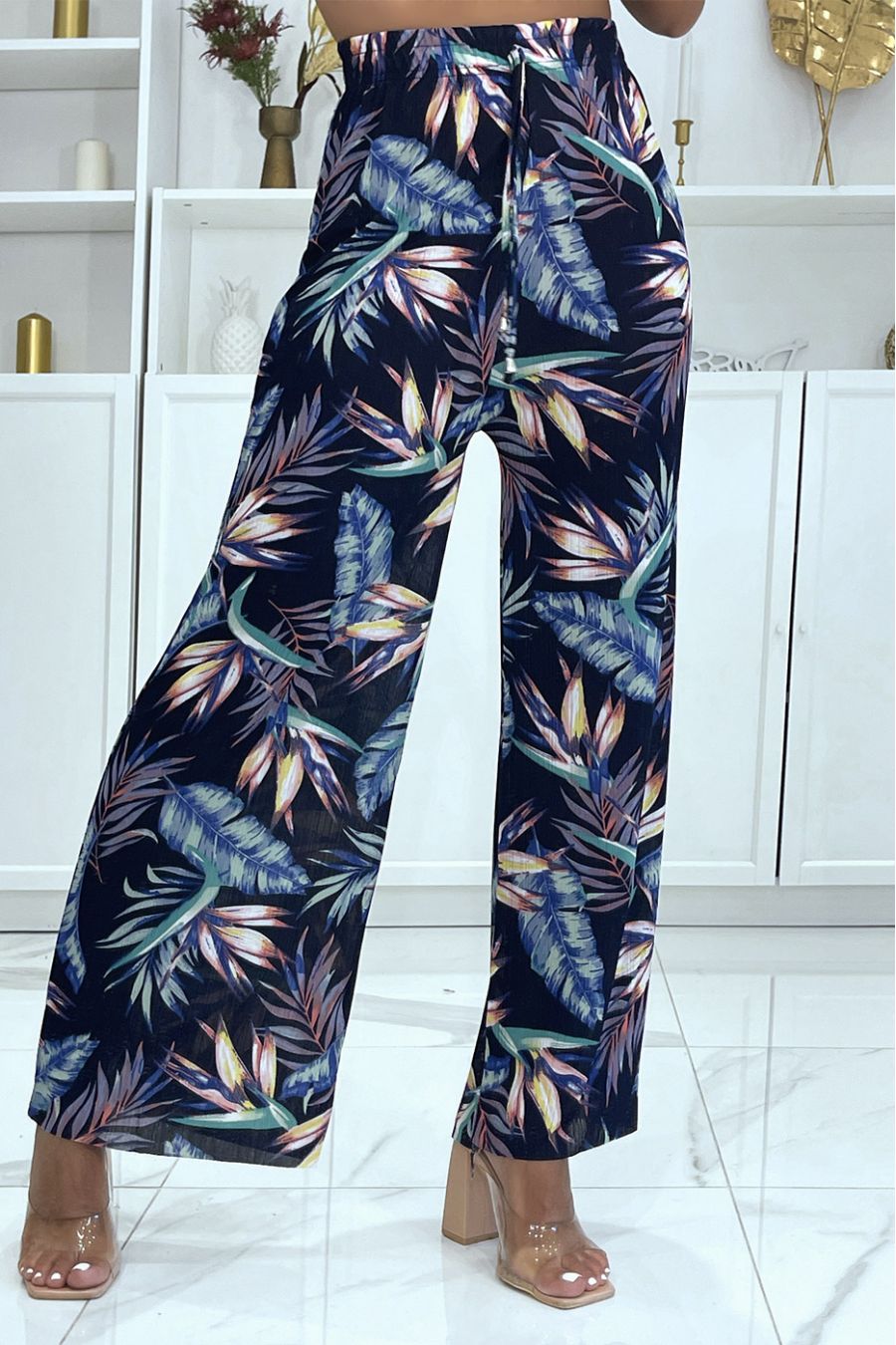 Pantalon patte d'éléphant marine à imprimé floral et feuillage cintrée à la taille  - 2