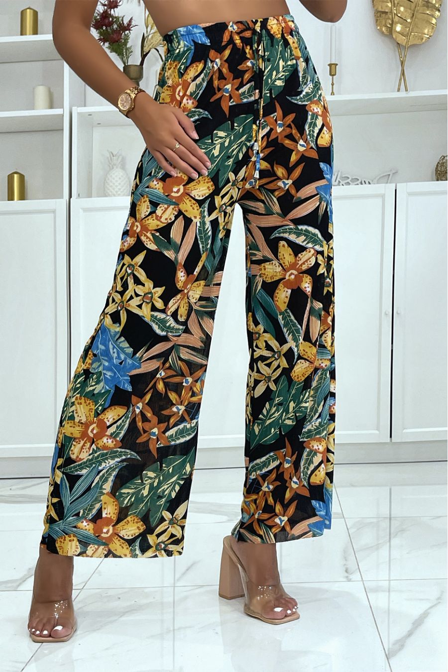 Mosterdkleurige klokbroek met bloemenprint en gebladerte in de taille  - 1