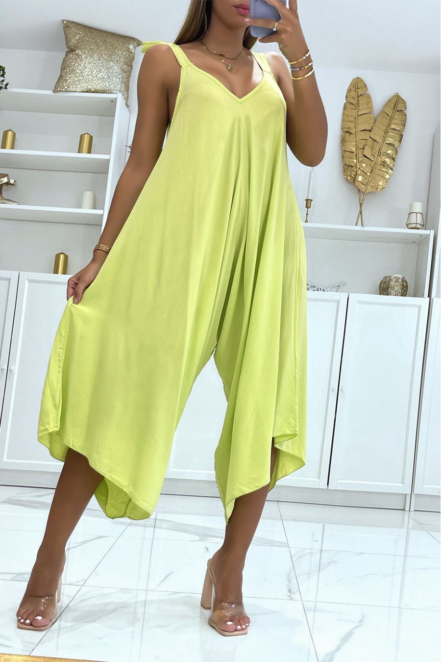 Soepelvallende zomerjumpsuit van pistache in asymmetrische sarouelstijl - 3
