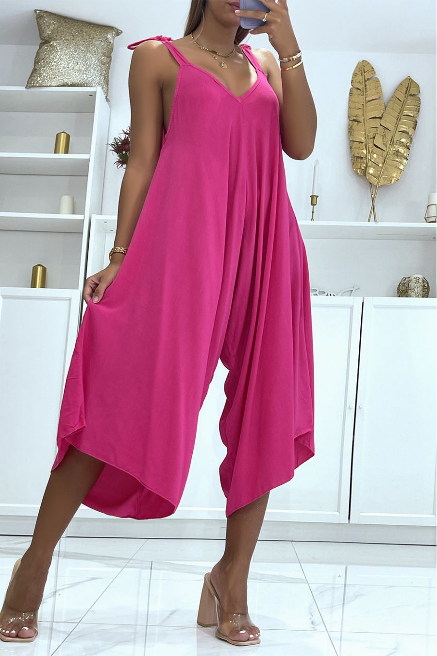 Vloeiende fuchsia zomerjumpsuit in asymmetrische sarouelstijl - 3