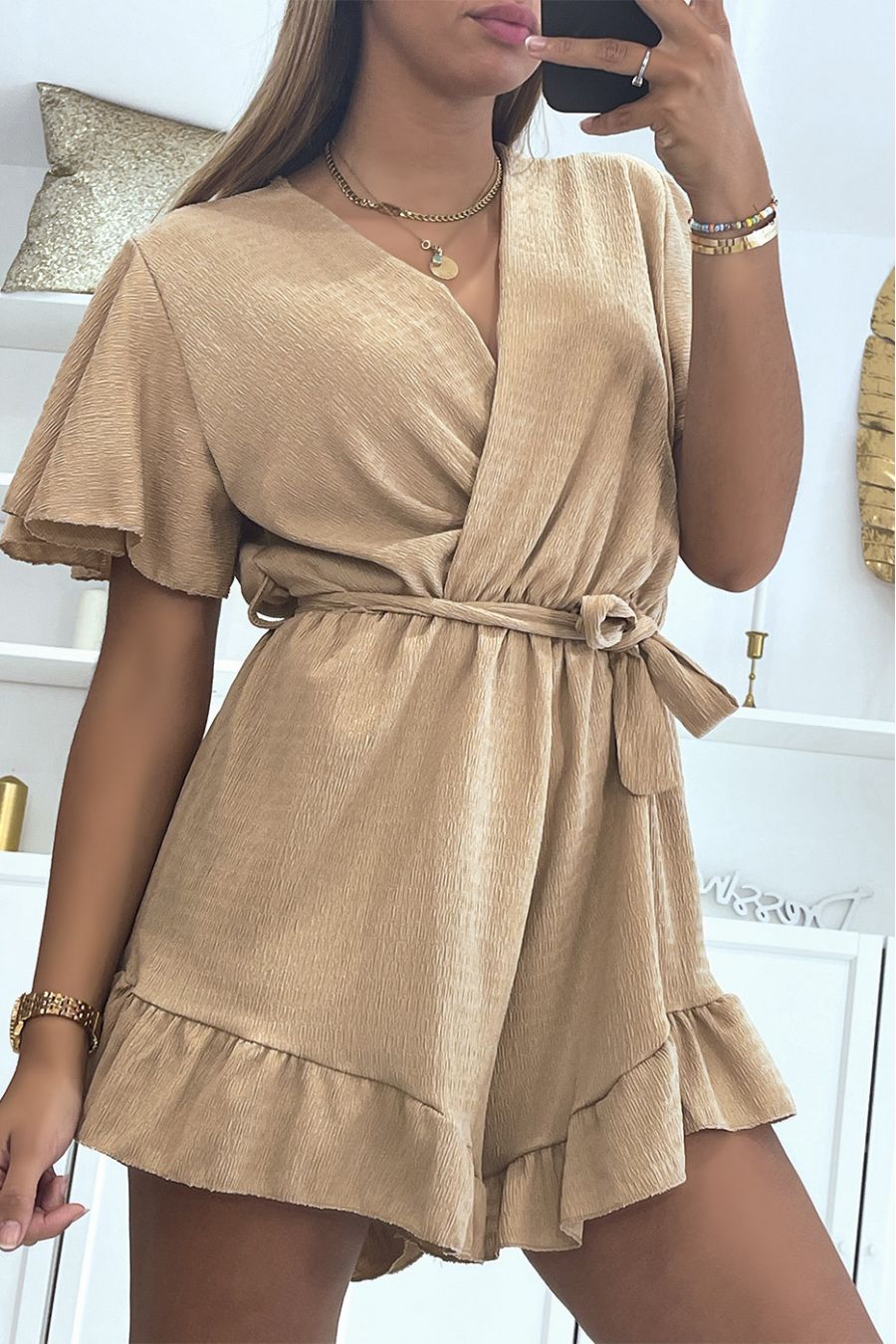 Soepelvallende beige overslag playsuit met volant - 3