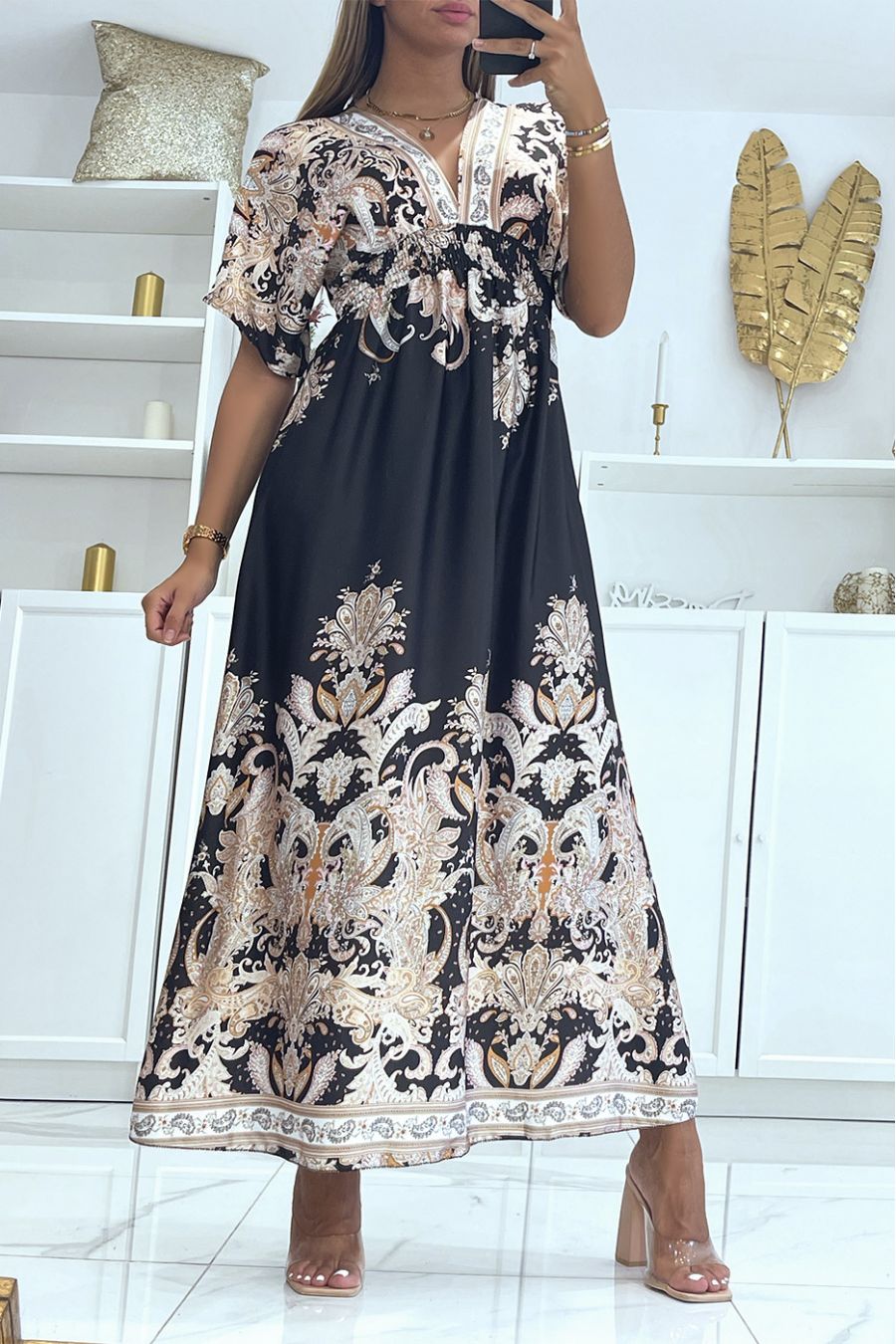 Robe longue satinée noire à motif bohème et col V - 3