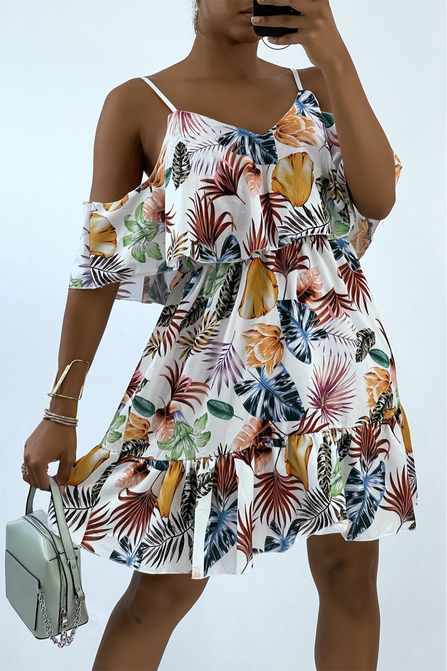 Robe fluide blanche à épaules tombantes et imprimé tropical   - 2