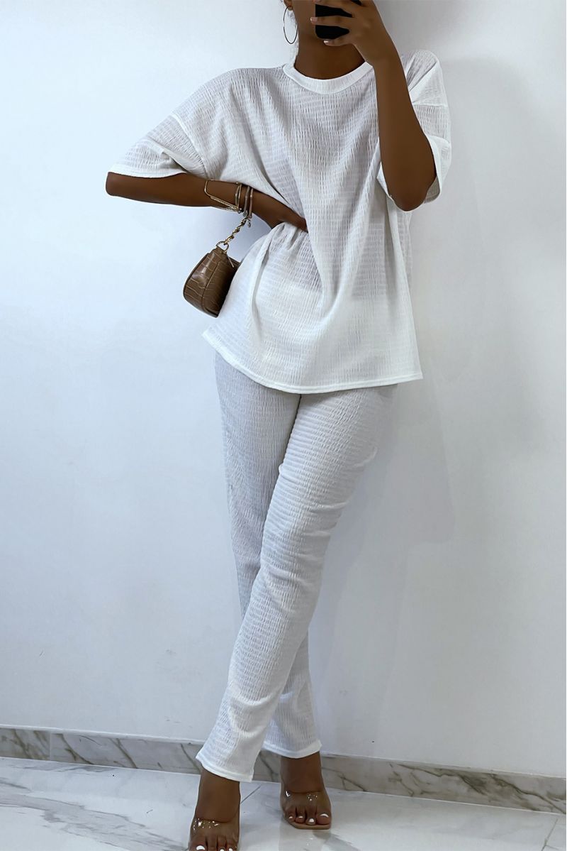 Light and comfortable white set with round neck Tshirt and wide pants   - 2