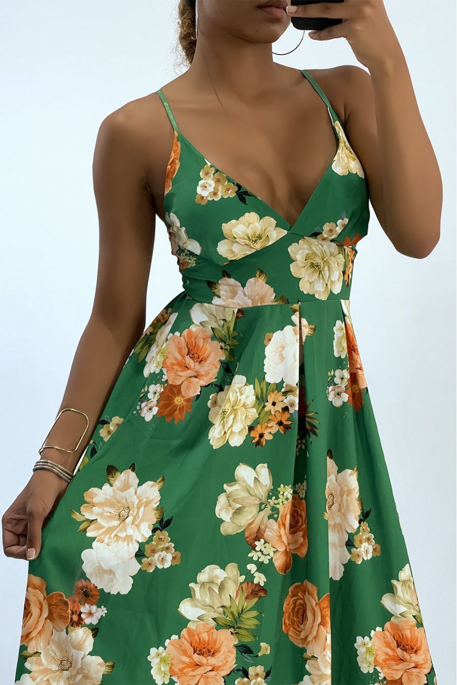 Long green dress with flowers and triangle neckline  - 3