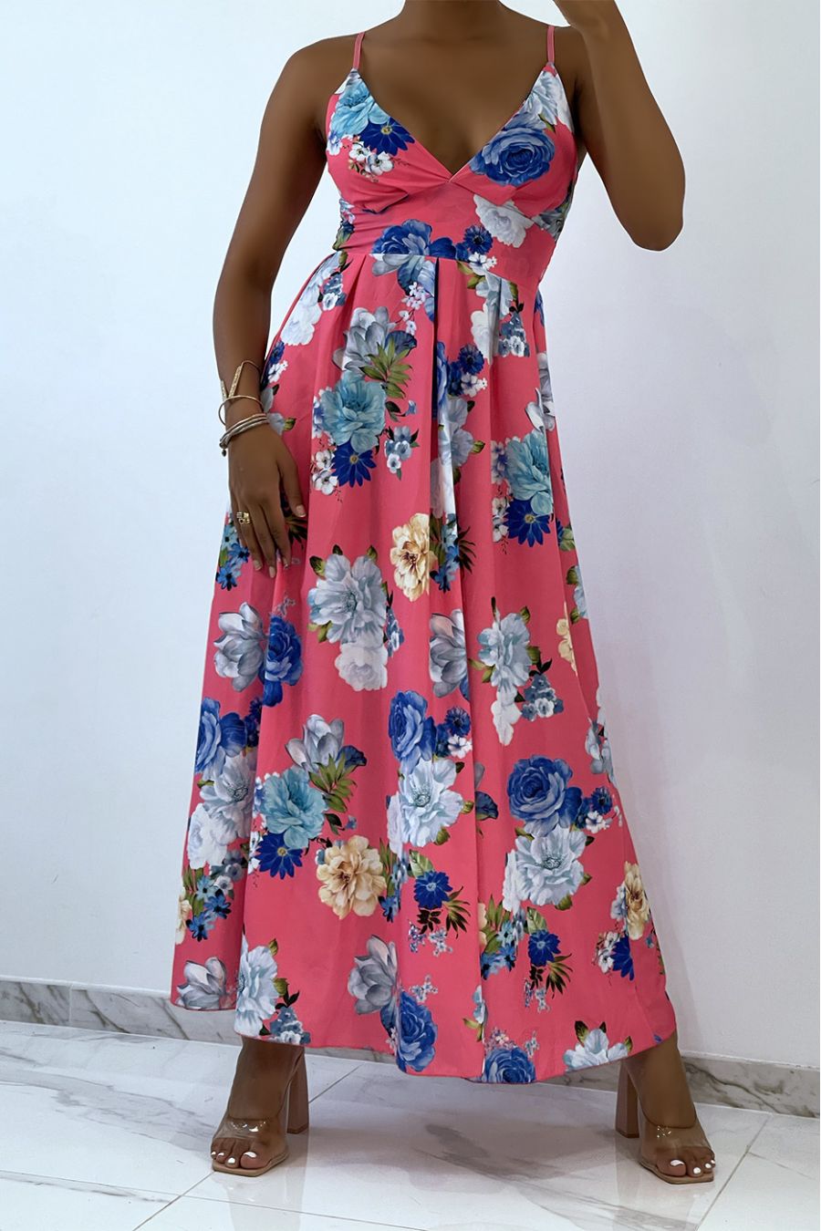 Robe longue fuchsia à fleurs et décolleté triangle  - 2