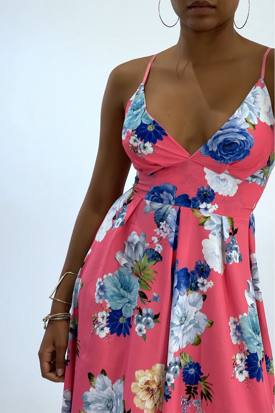 Robe longue fuchsia à fleurs et décolleté triangle  - 4