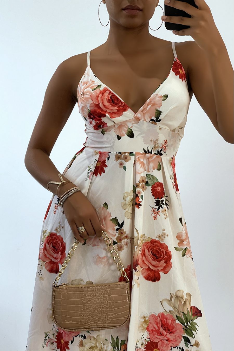 Robe longue blanche à fleurs et décolleté triangle  - 2