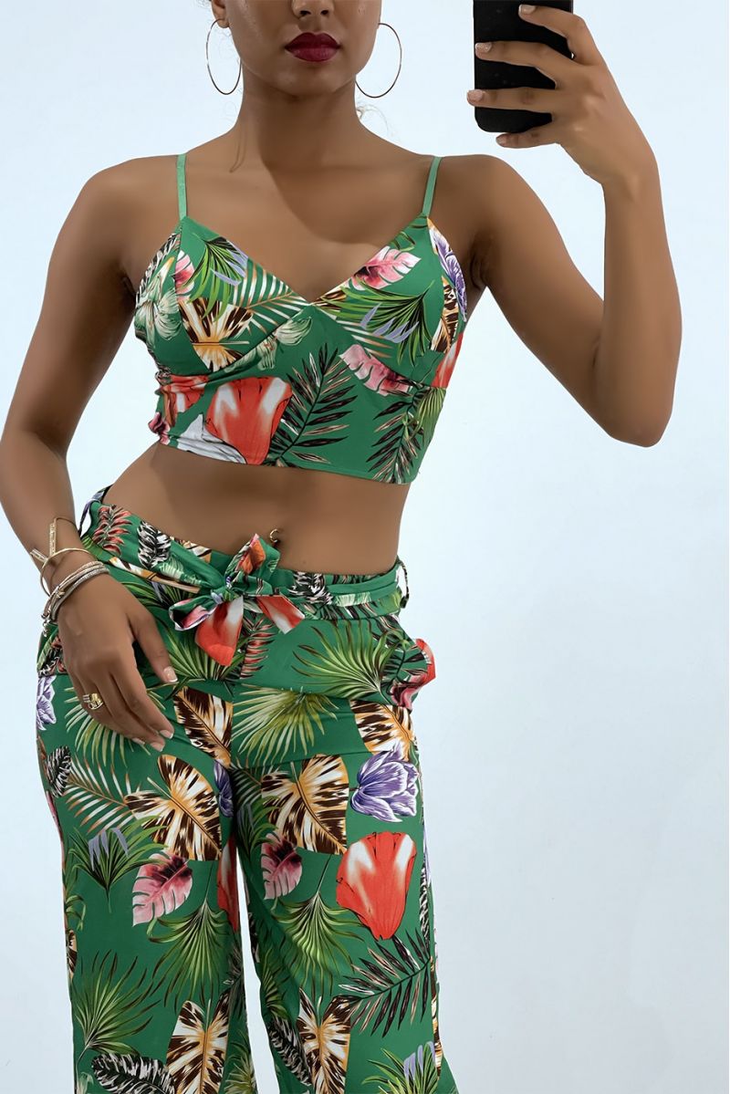 Flowing green set with foliage print crop top with V-neck bustier and thin straps and cropped trousers - 3