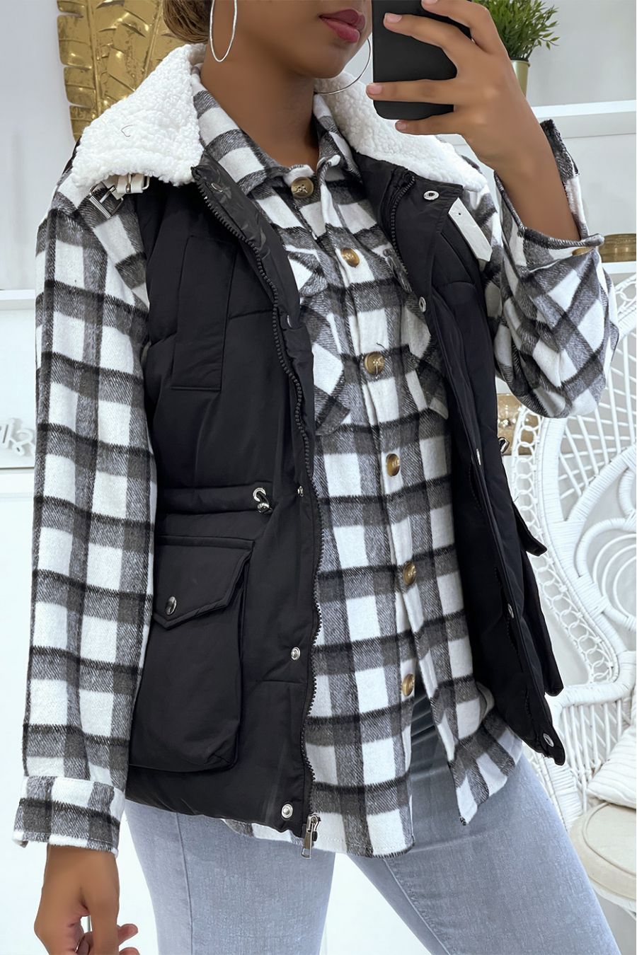 Black sleeveless puffer jacket with sheepskin collar - 1