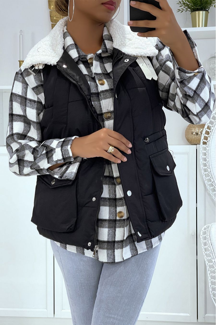 Black sleeveless puffer jacket with sheepskin collar - 2