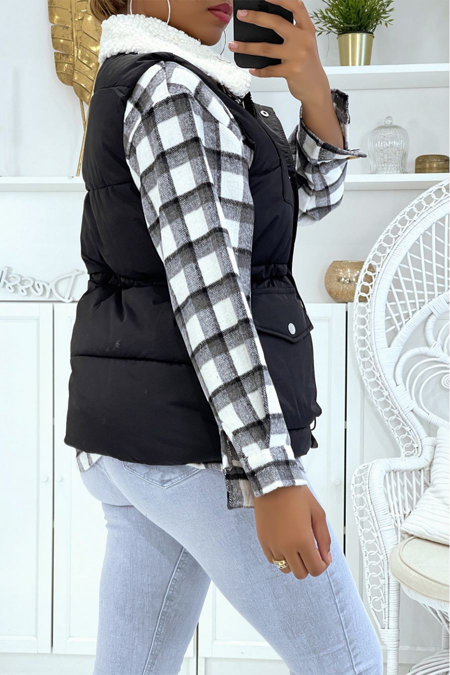 Black sleeveless puffer jacket with sheepskin collar - 5