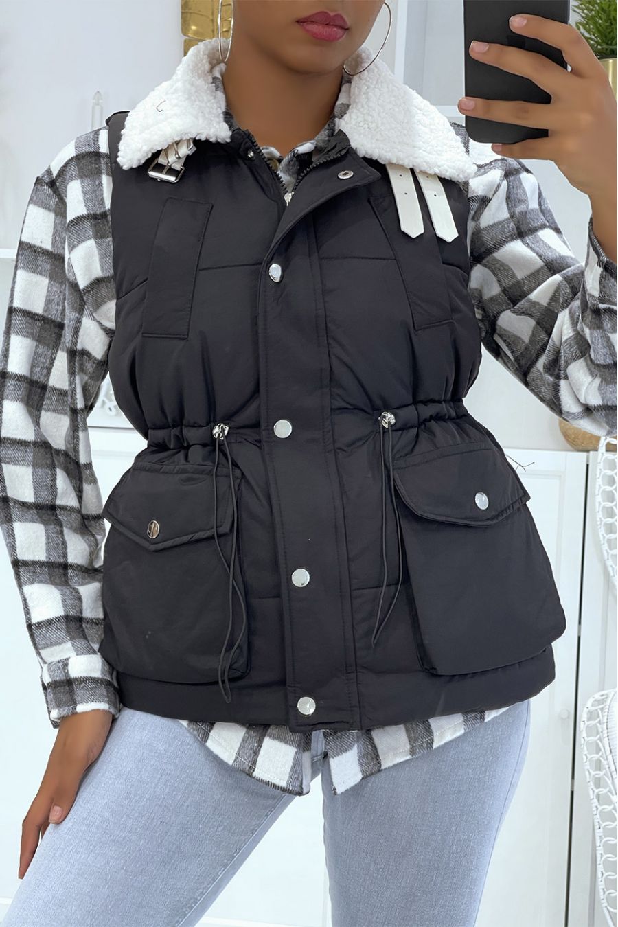 Black sleeveless puffer jacket with sheepskin collar - 6