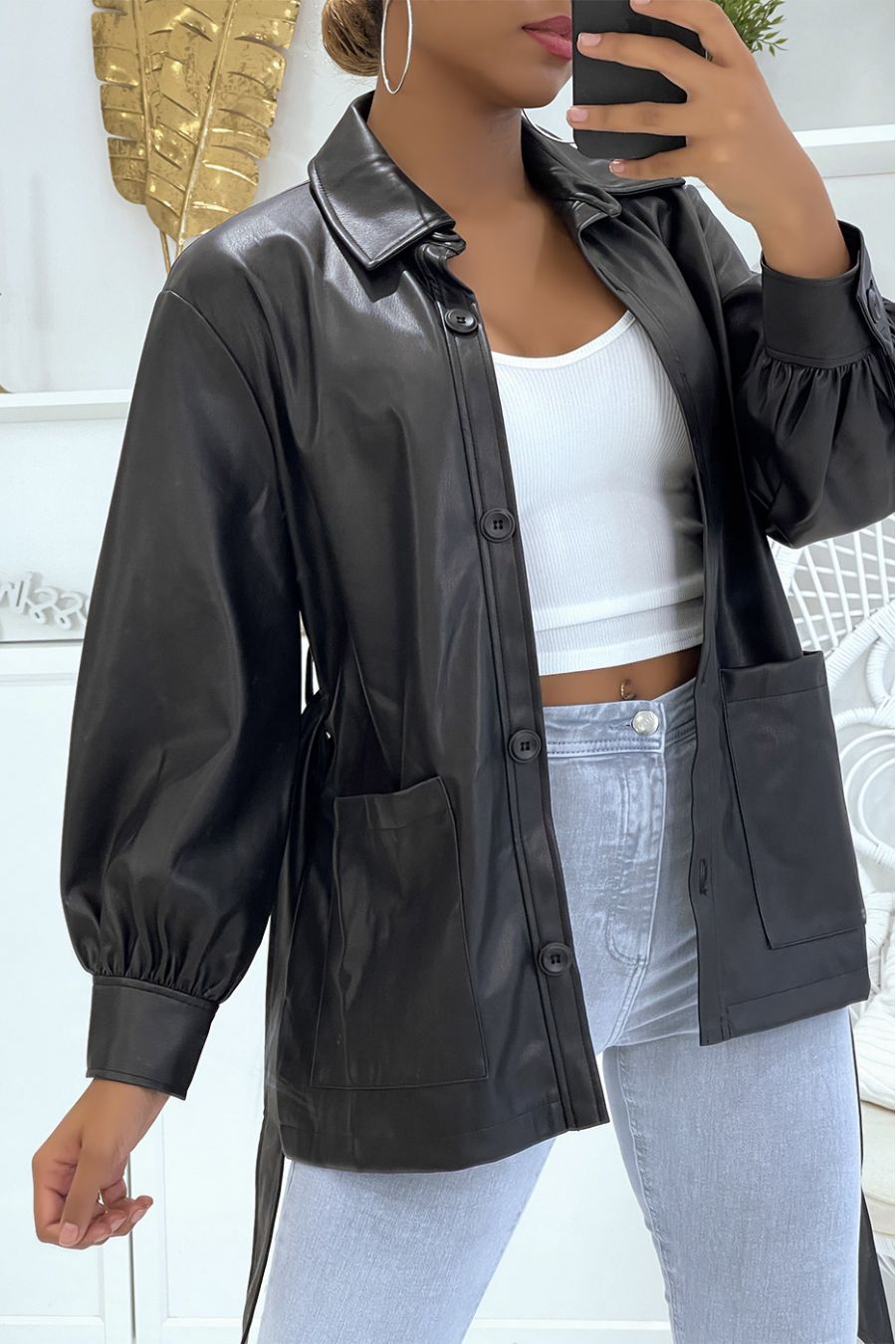 Veste noire en simili cuir à coupe chemise et ceinture - 5