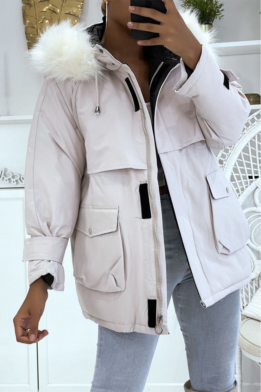 Parka mi-longue gris clair à fausse fourrure blanche - 1