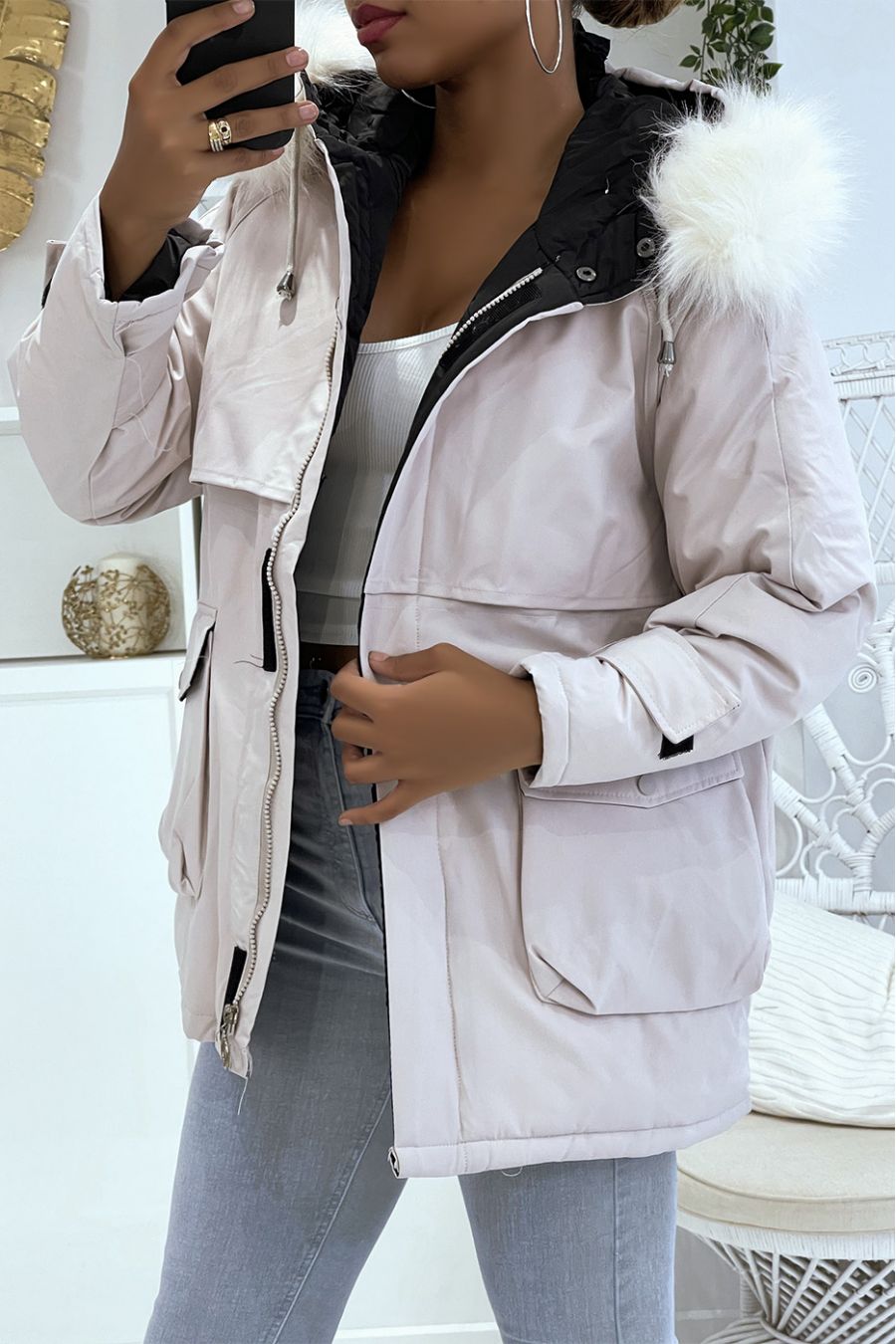 Halflange lichtgrijze parka met wit imitatiebont - 2