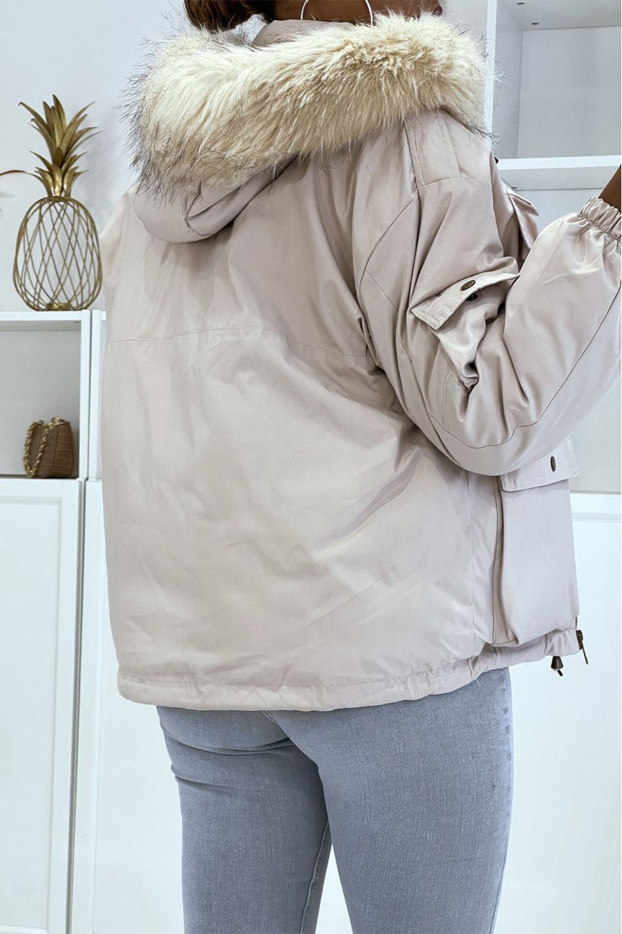 Short beige parka with white faux fur - 3