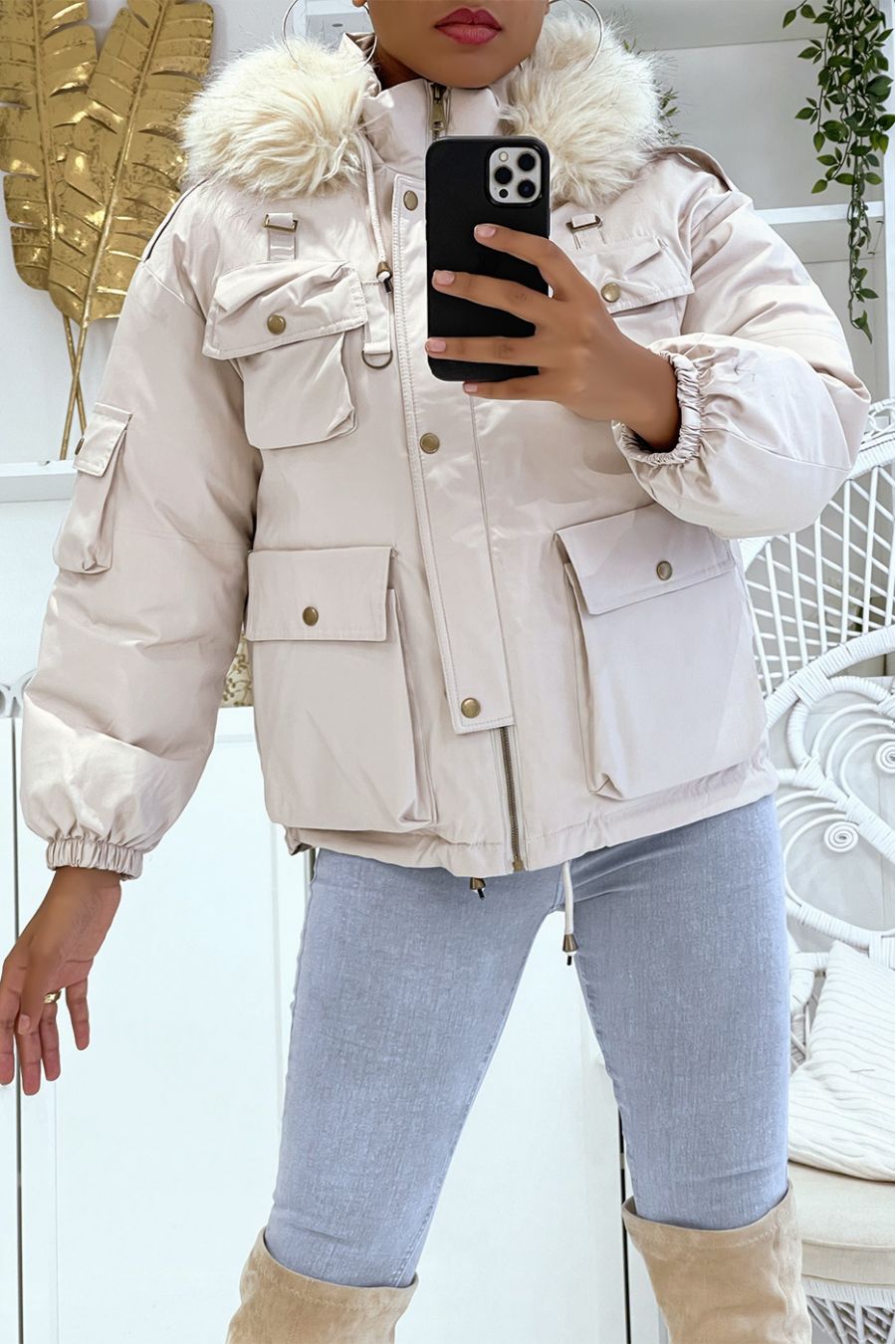 Short beige parka with white faux fur - 6