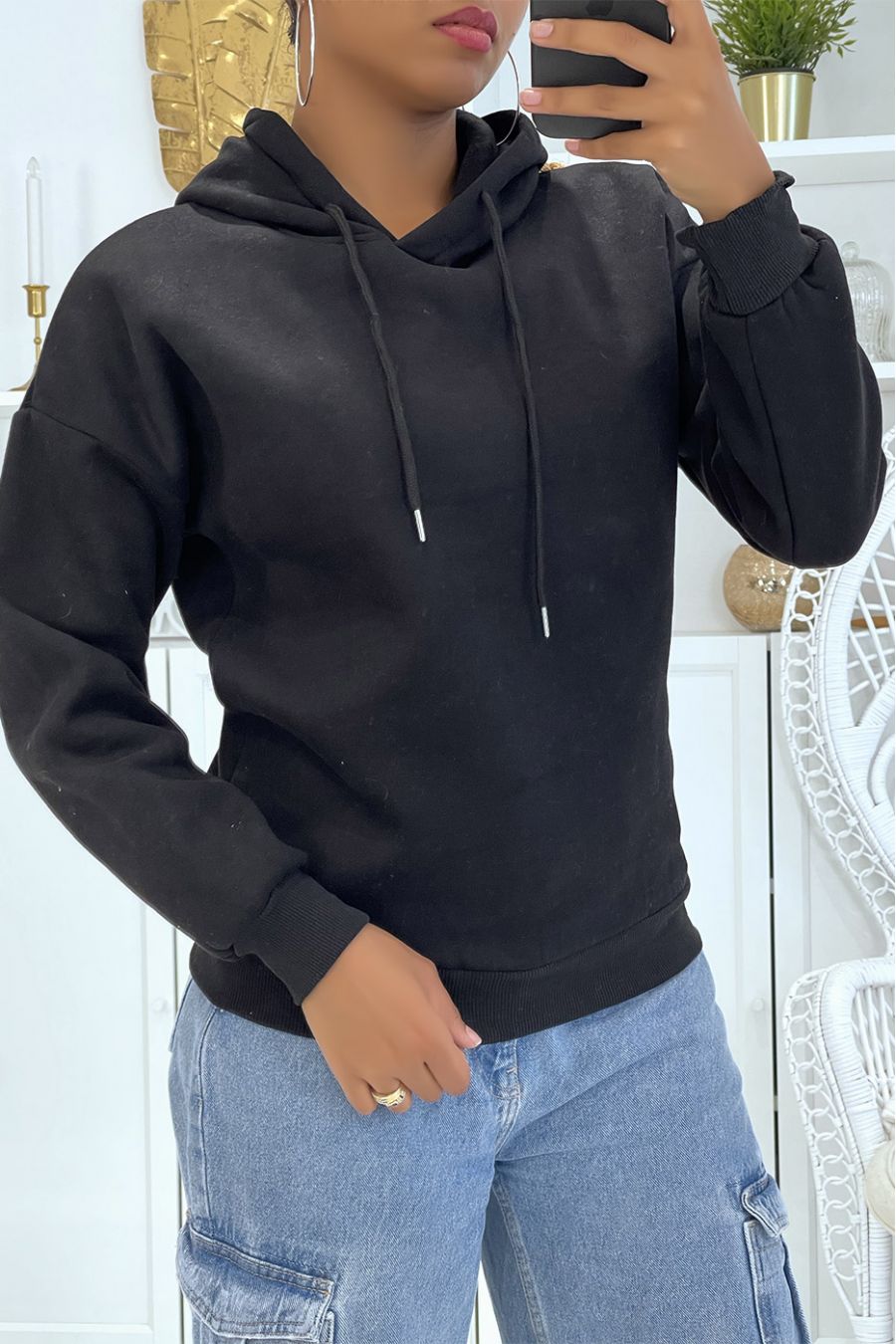 Black long-sleeved sweatshirt with elastic at the bottom of the belly and lace-up hood - 1