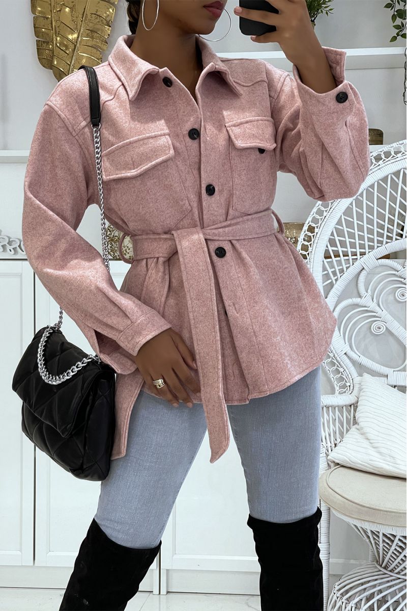 Zacht halflang roze jasje met knoopjes en riem in de taille heel chic en trendy - 2