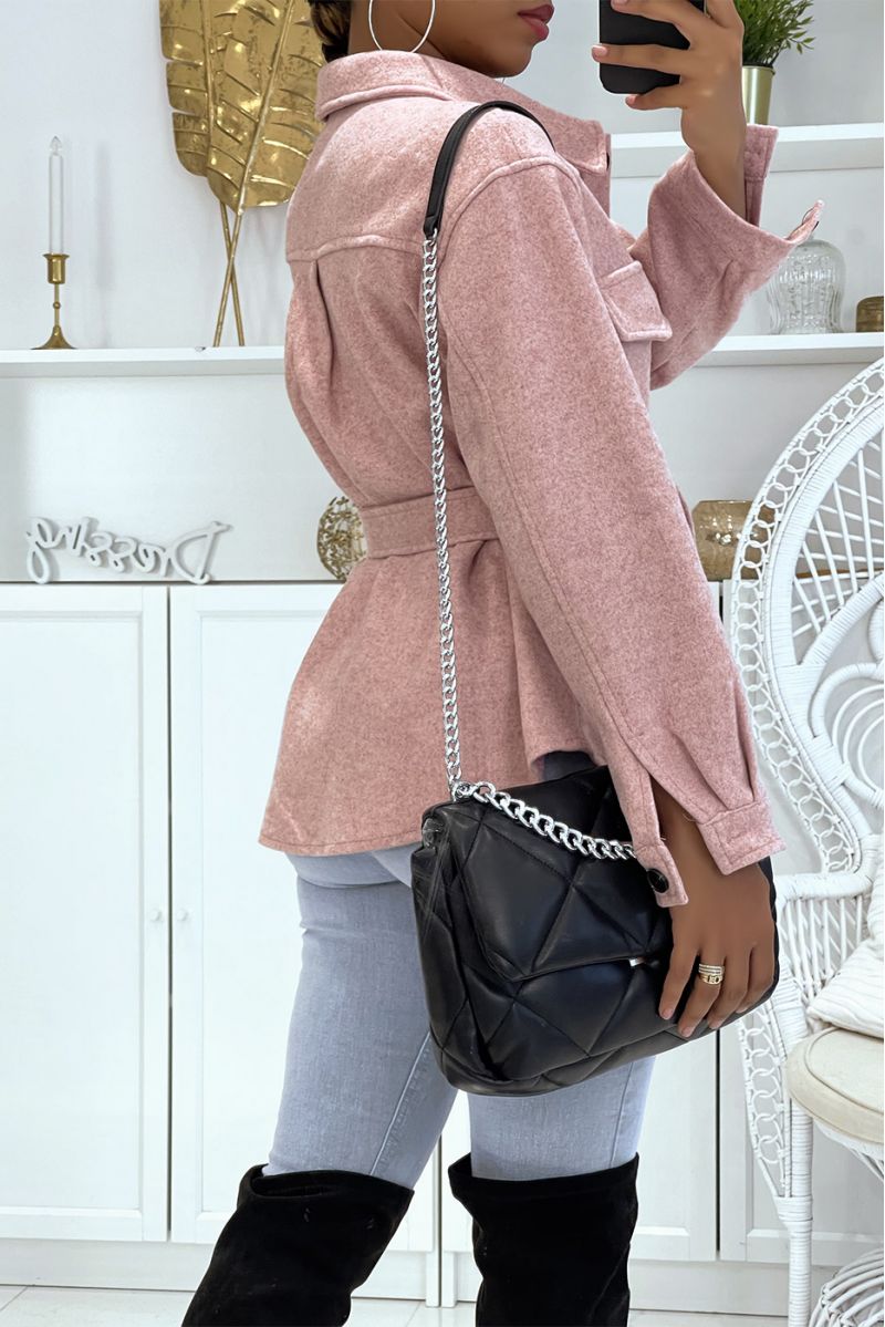 Zacht halflang roze jasje met knoopjes en riem in de taille heel chic en trendy - 3