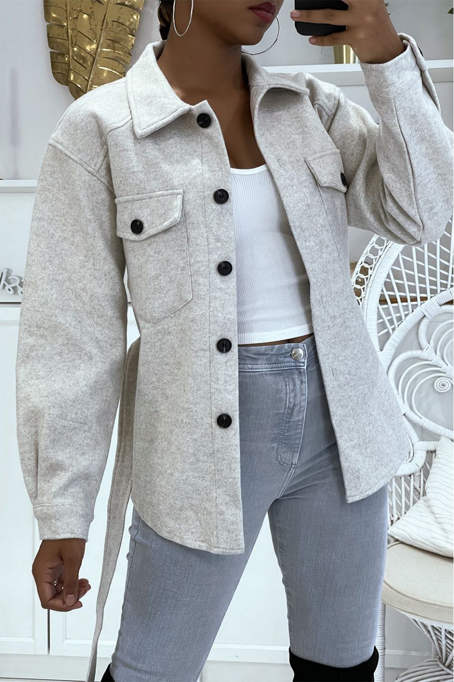 Veste beige mi-longue douce à boutons et ceinture à la taille très chic et tendance - 1