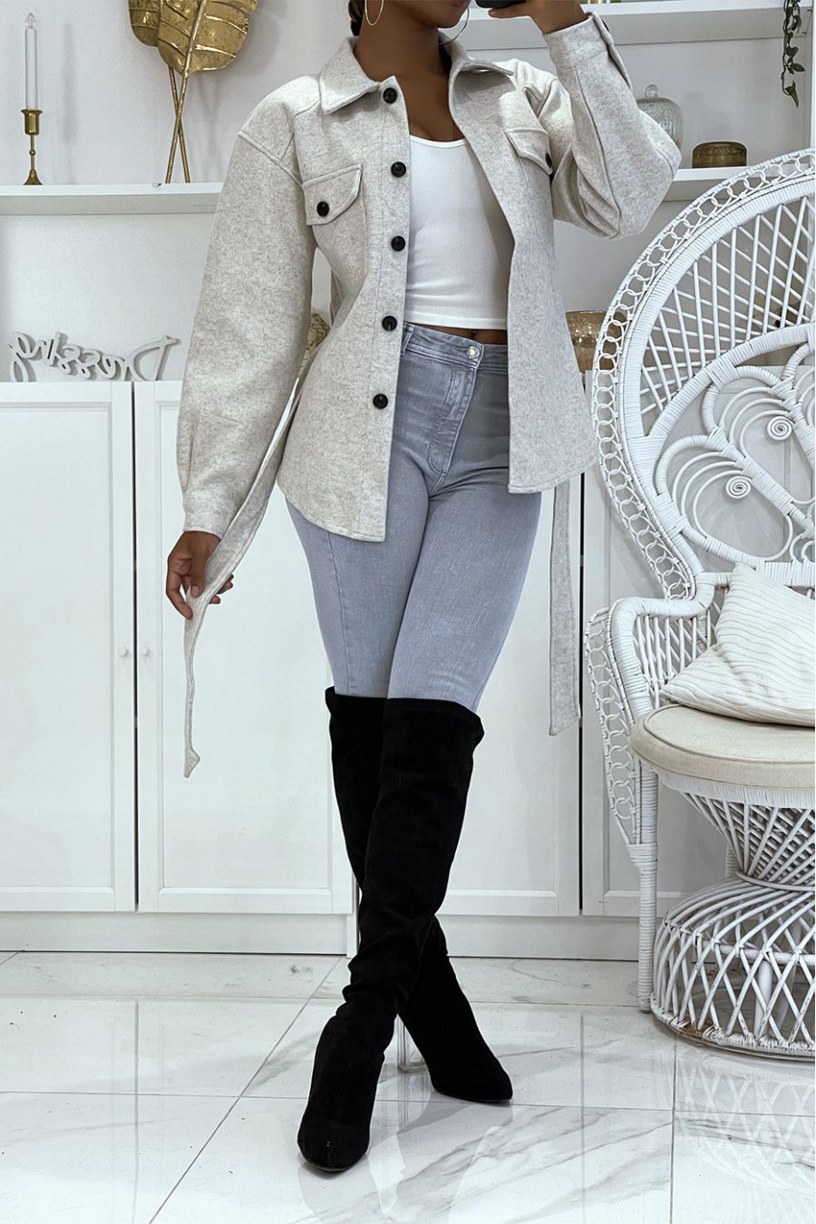 Veste beige mi-longue douce à boutons et ceinture à la taille très chic et tendance - 2