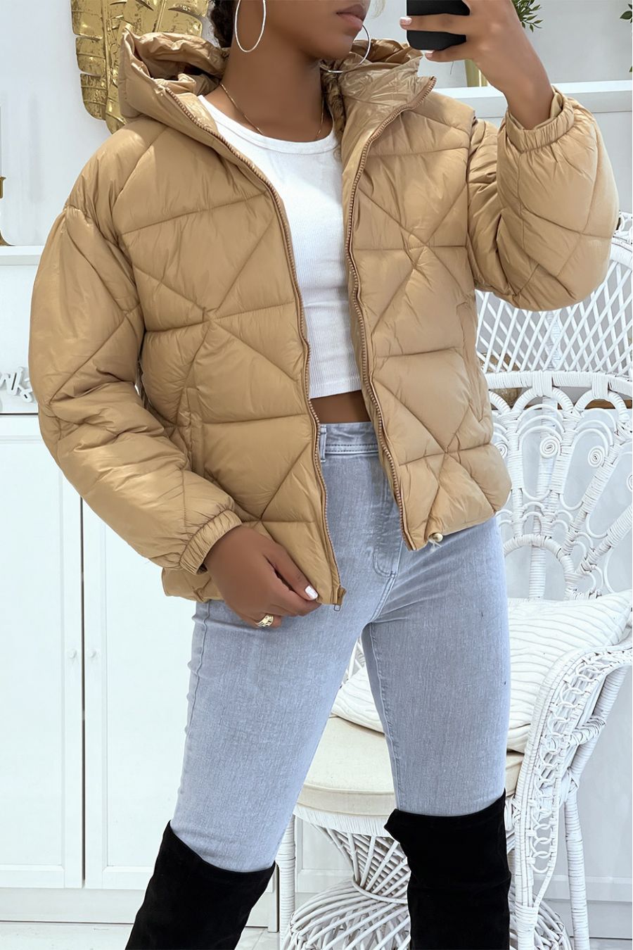 Taupe down jacket with hood in triangular relief, light and warm, essential for winter - 1