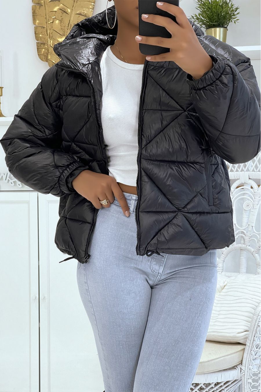 Black puffer jacket with hood in triangular relief, light and warm, essential for winter - 2