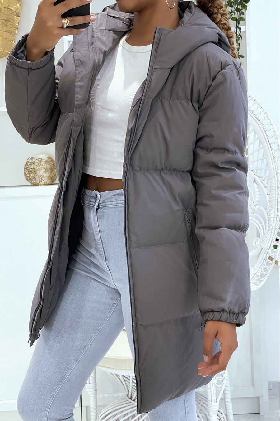 Warm en trendy matzwart driekwart donsjack met zakken en dikke capuchon - 3