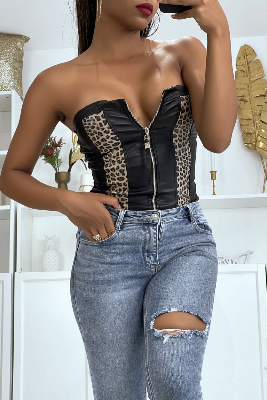 Faux leather top with leopard print and front closure - 4