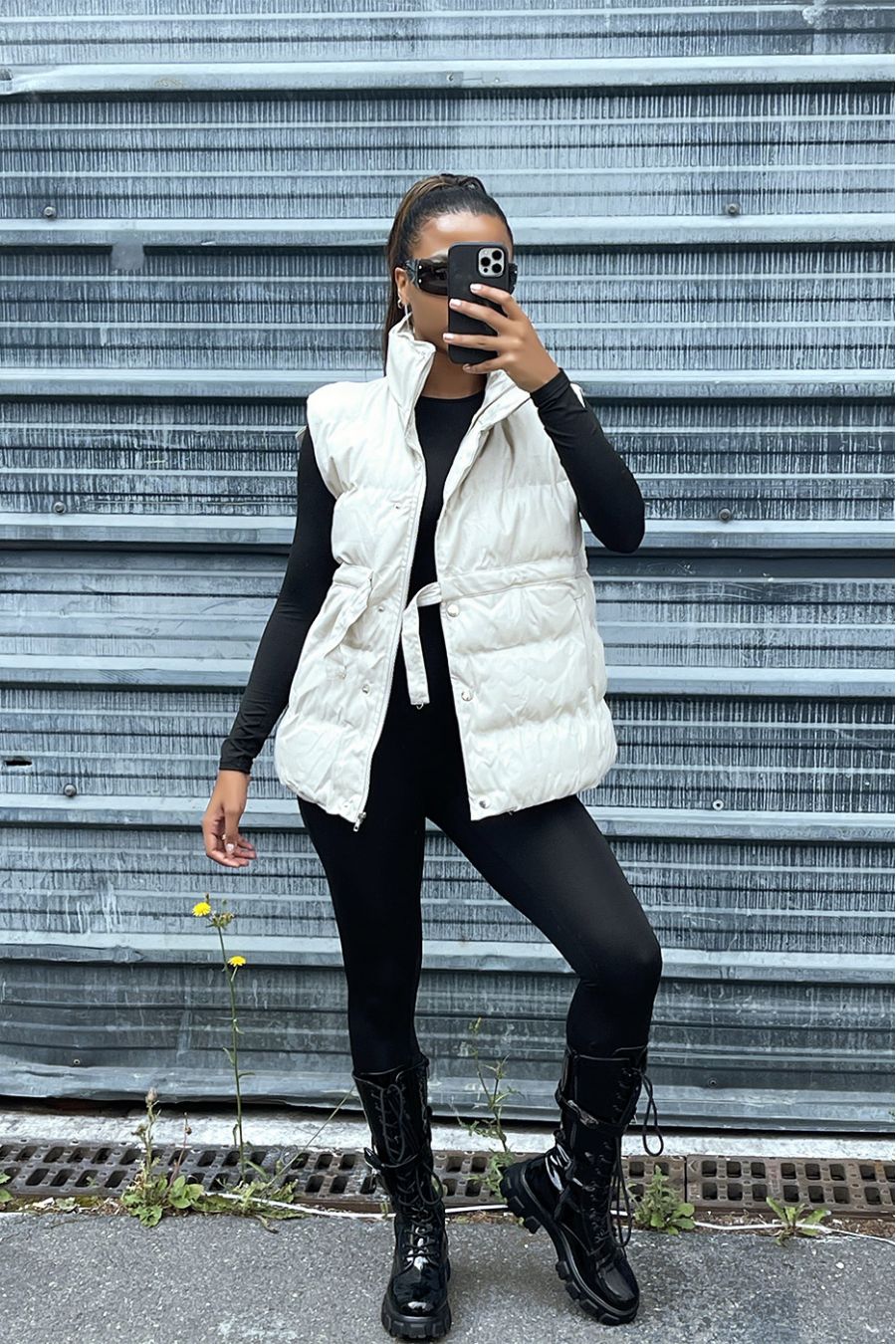 Faux beige sleeveless puffer jacket adjustable at the waist - 2