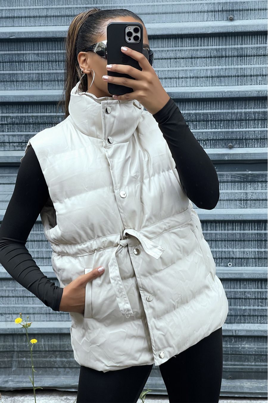 Faux beige sleeveless puffer jacket adjustable at the waist - 4