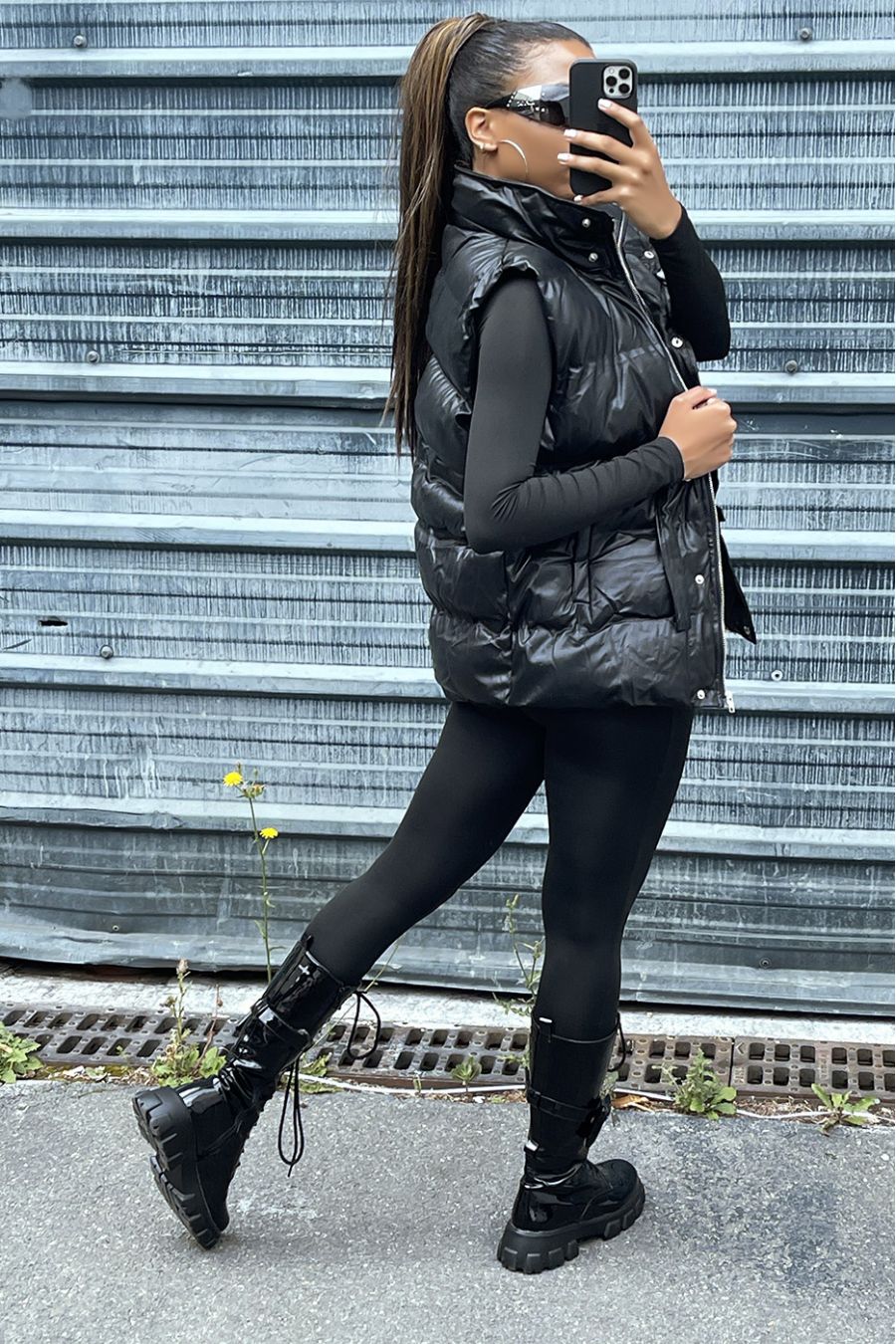 Sleeveless black faux leather down jacket adjustable at the waist - 5