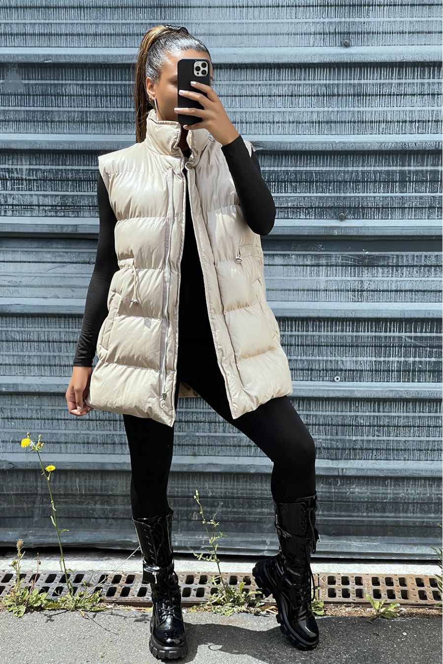 Beige sleeveless down jacket with high collar and adjustable waist - 2