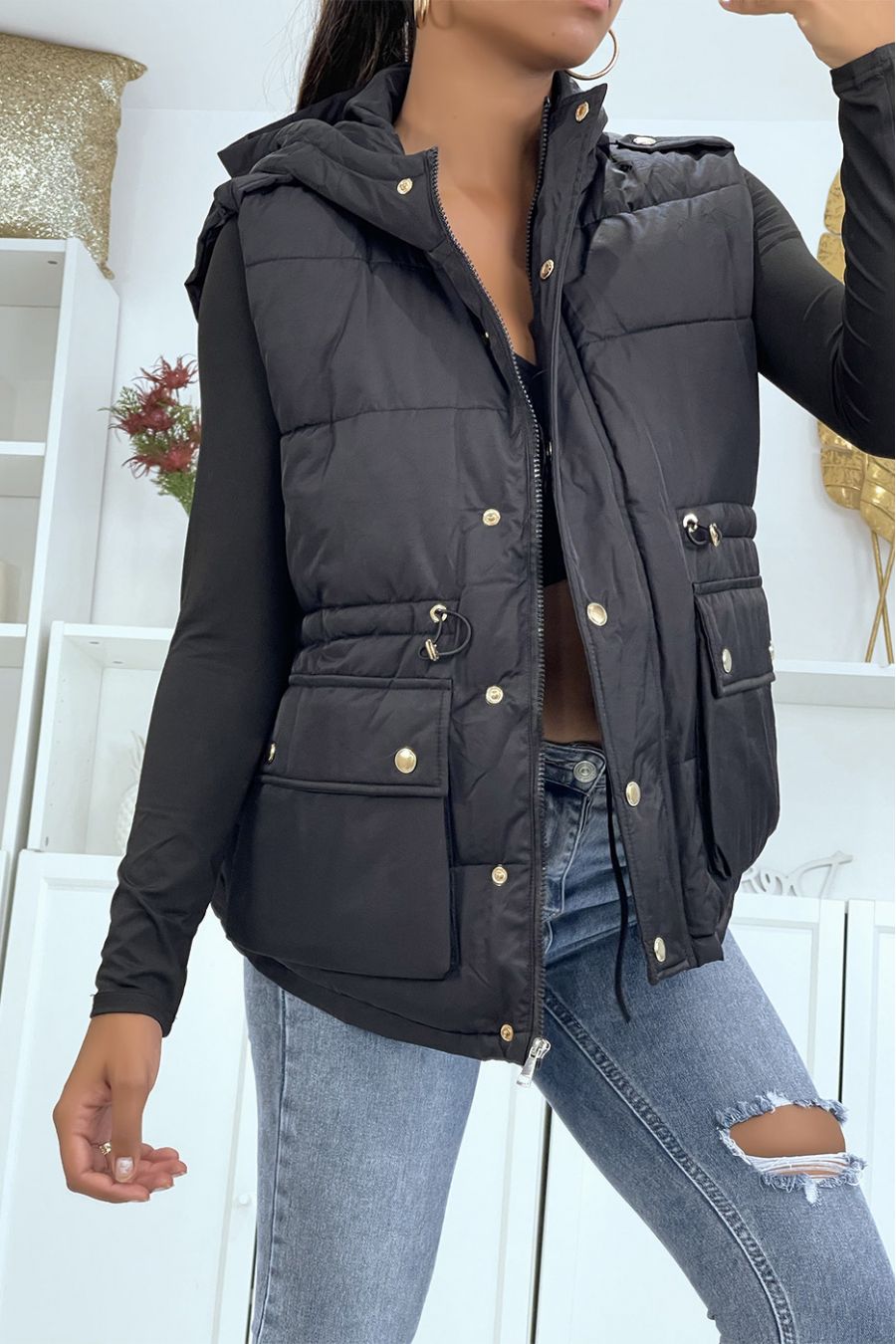 Zwart mouwloos donsjack met capuchon en verstelbare taille - 2