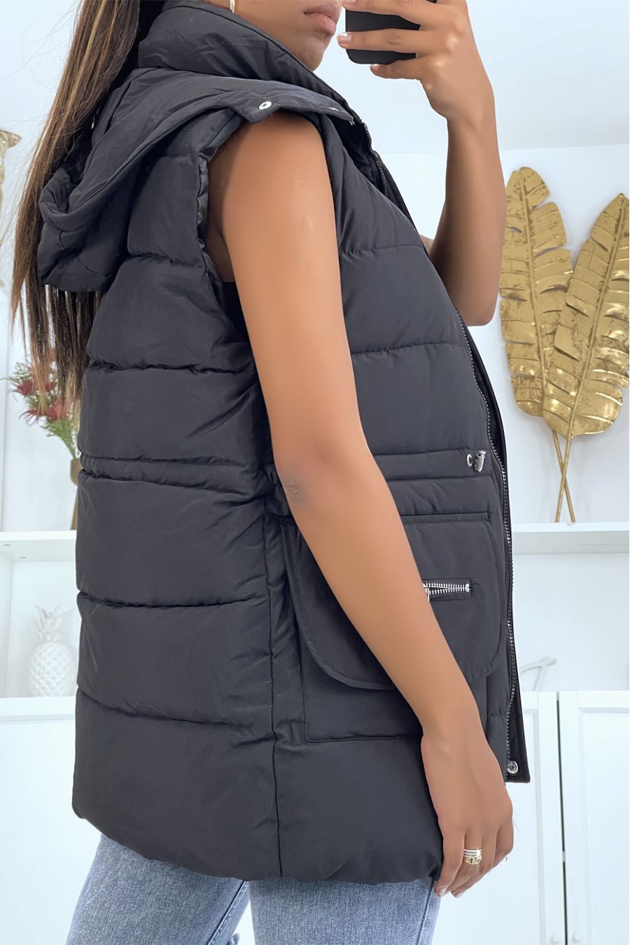 Well rounded black sleeveless down jacket - 4