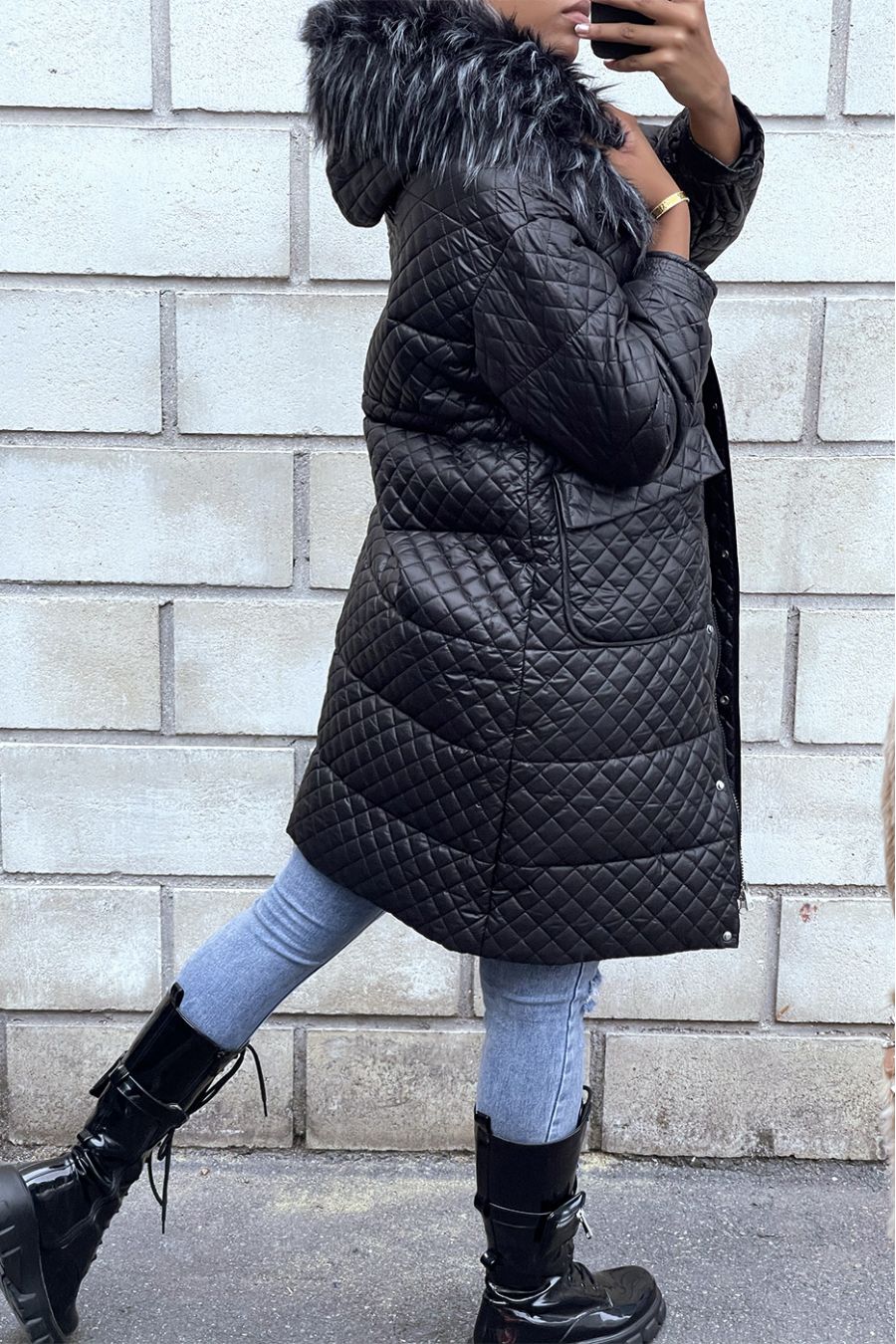 Lang zwart gewatteerd donsjack met capuchon en zakken - 4