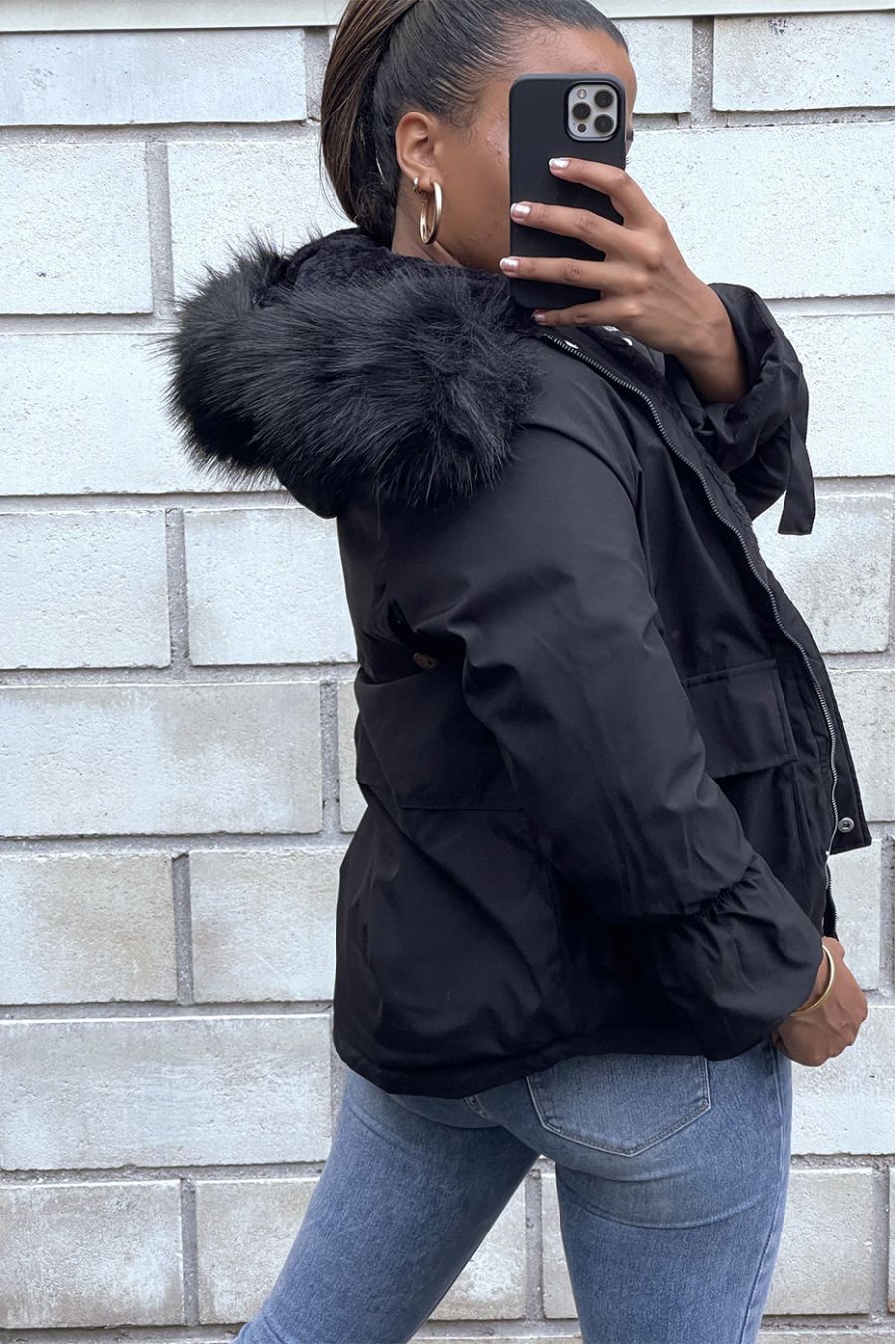 Manteau noir fourré à l'intérieur avec capuche  - 4