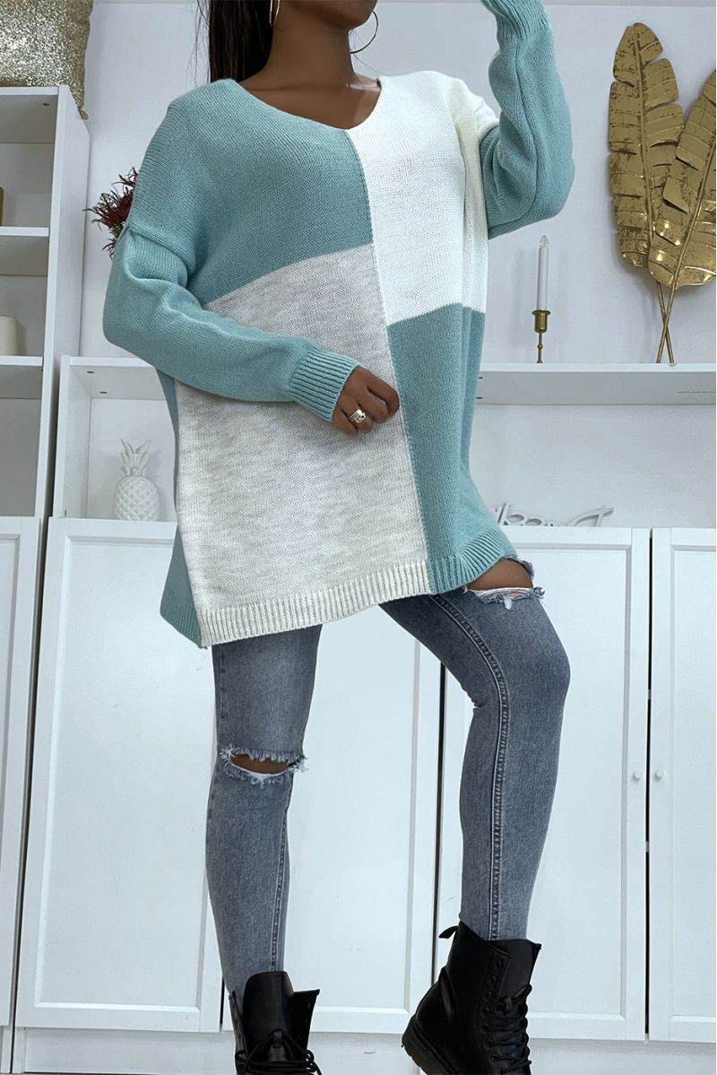Oversized V-neck sweater with asymmetrical water green pattern - 2