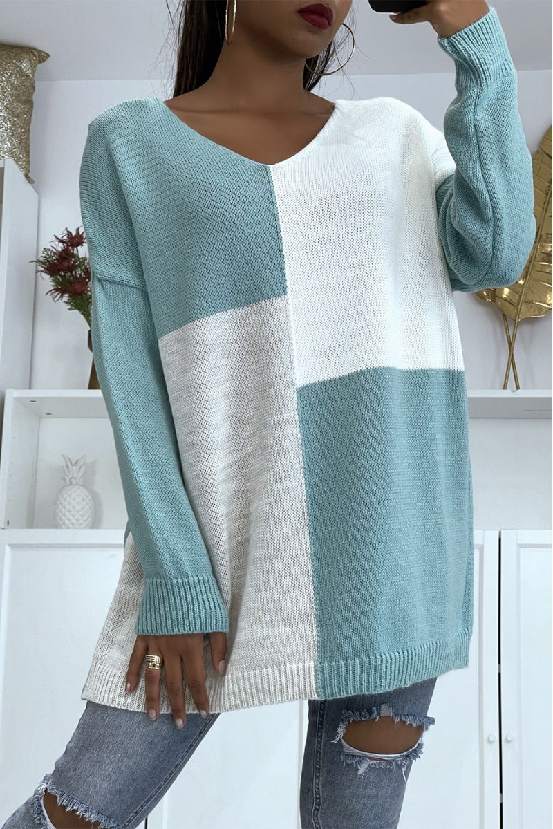 Oversized V-neck sweater with asymmetrical water green pattern - 3